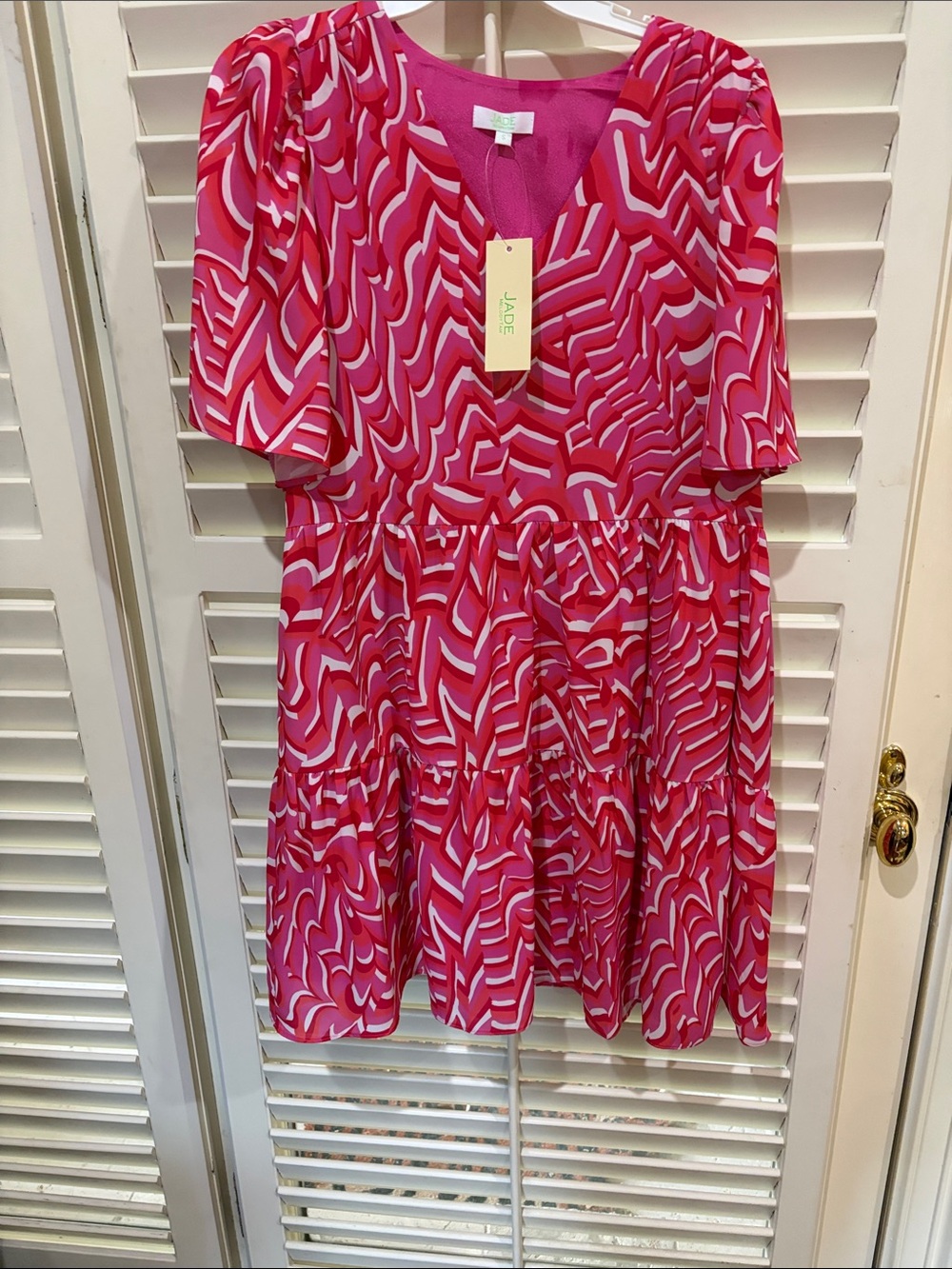 Jade Pink & White Graphic Tiered V-Neck Dress. Small NWT